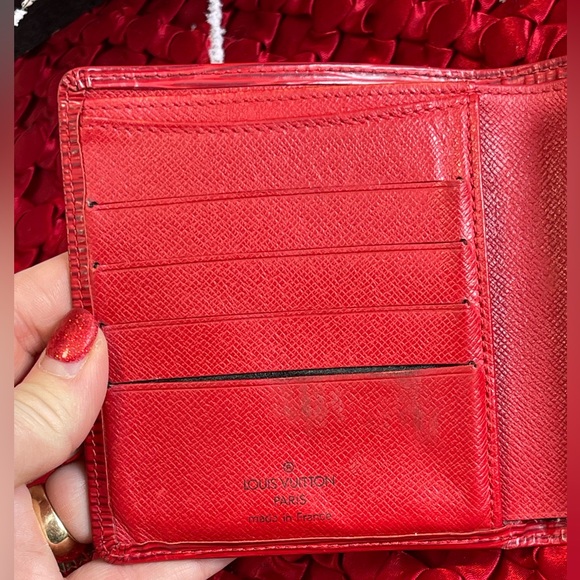 Authentic LOUIS VUITTON Red Epi bifold wallet - Picture 14 of 15